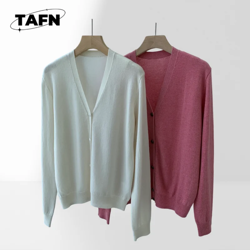 

100% Cashmere Women's Premium Vintage Cardigan Soft and Stylish for Retro Cashmere Cardigan Sweater Luxurious Warmth AJ1658