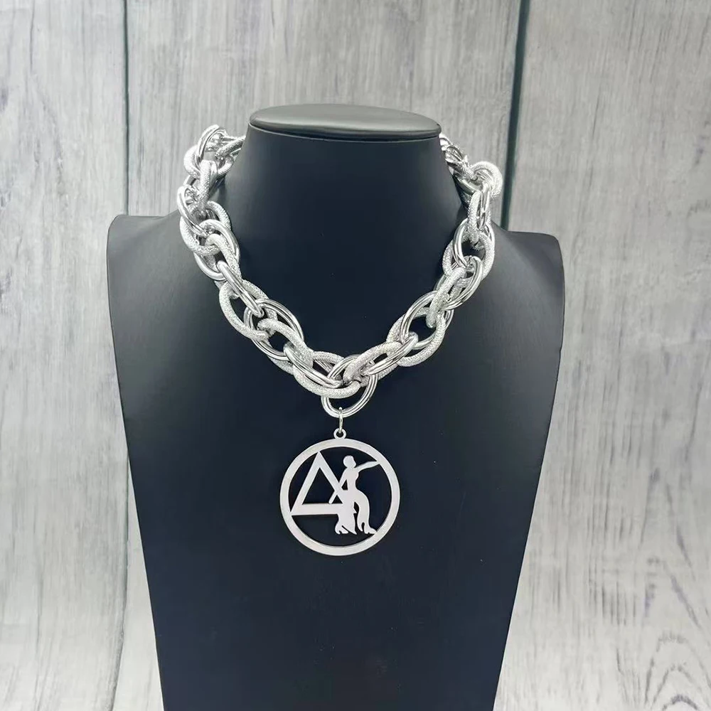 2025 تصميم جديد نادي نسائي مخصص الأخوات حفلة هدية دلتا اليونانية شعار قلادة قلادة