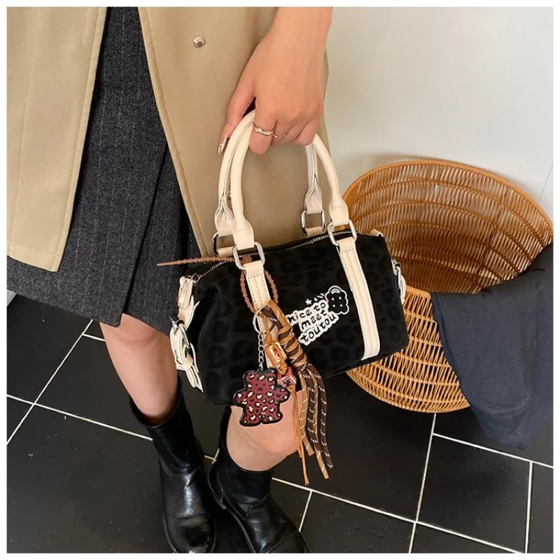 

Simple Chic Diaper Bag One Shoulder Baby Care Work Event Exquisite Portable Trendy Simple Versatile Elegant Practical