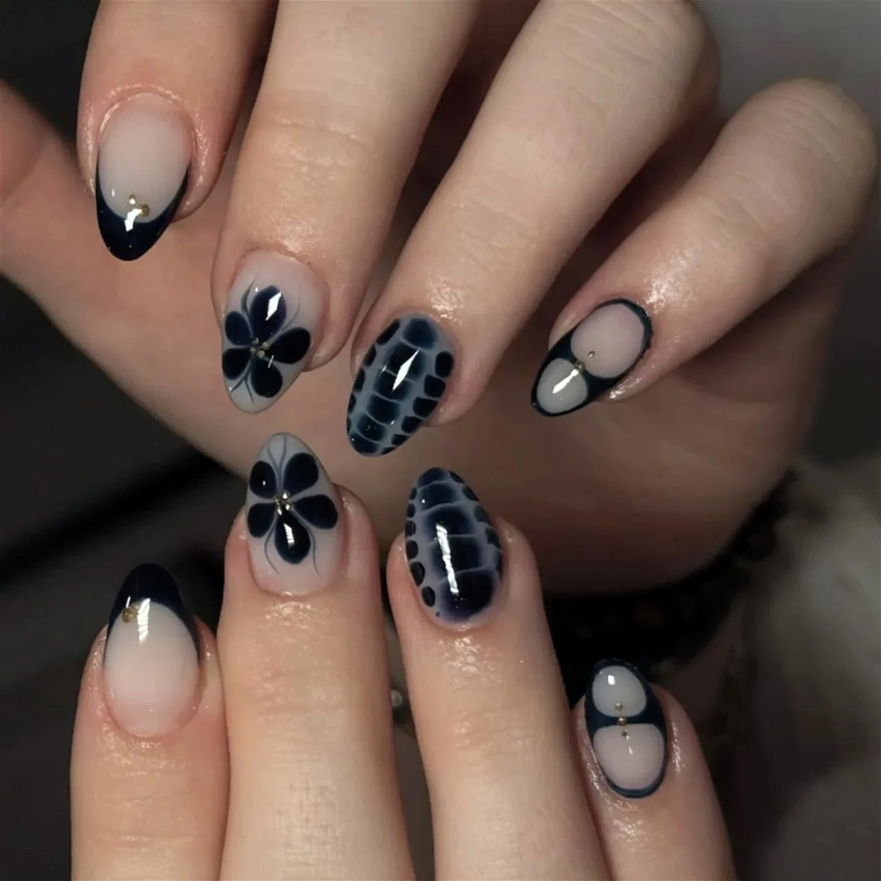 

Black Flower Snake Pattern Halo Dyeing Almond False Nails Leopard Bowknot Star Metal Long Pointed Fake Nails Art Press on Nails