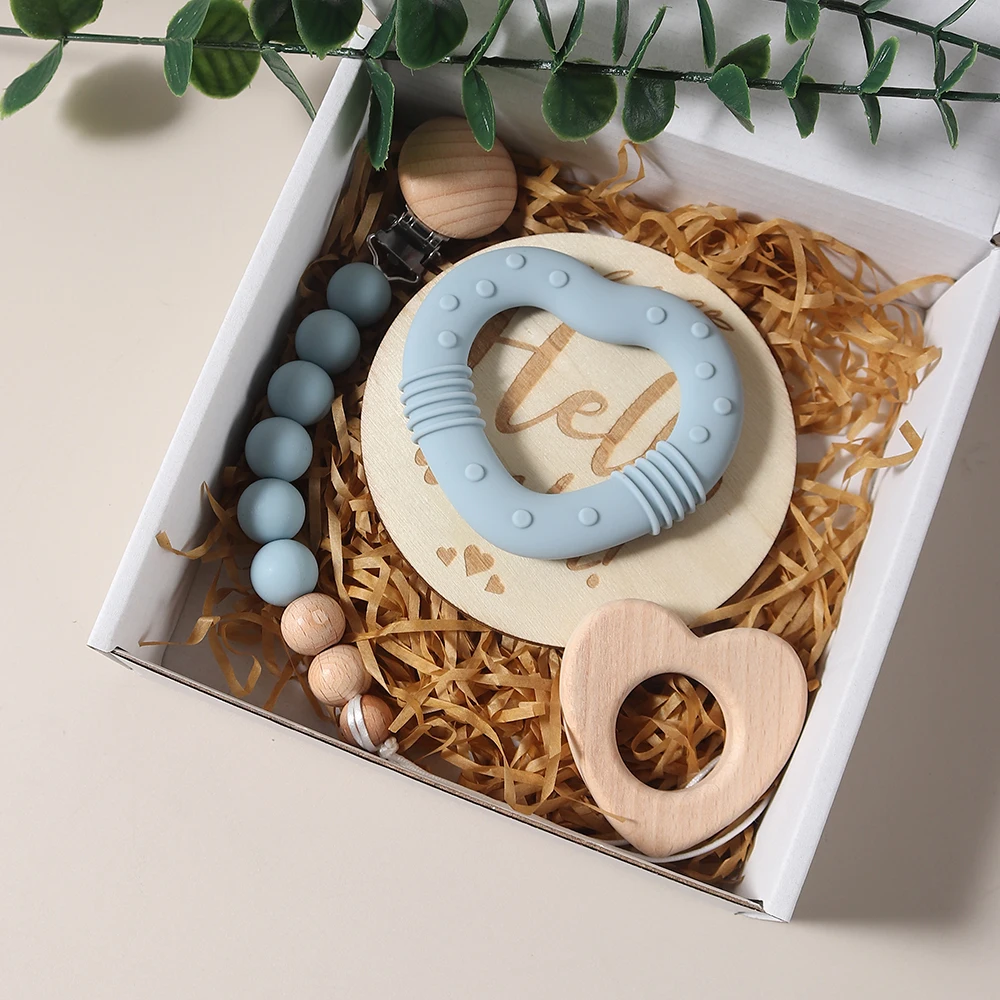 2025 Baby Gift Set Teething Toy Gift Box Pacifier Chain Dummy Clip Infant Essentials Memory Milestone Props Newborn Soothing