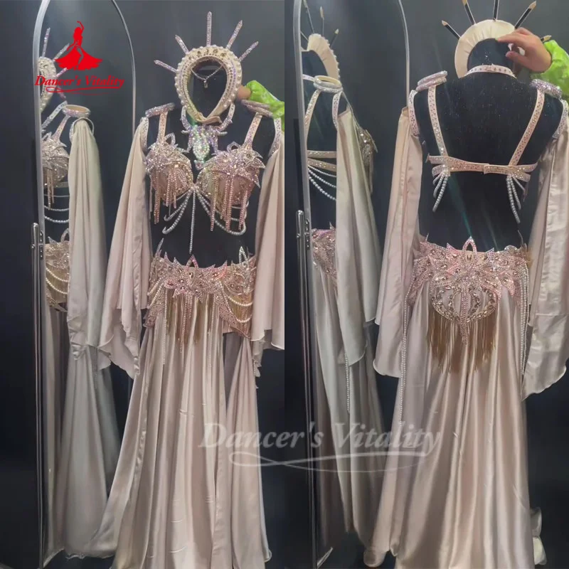 

Костюмы для восточных танцев на заказ: комплект из бюстгальтера с камнями AB и сексуальной длинной юбки для соревнований по танцам, придающий энергии.