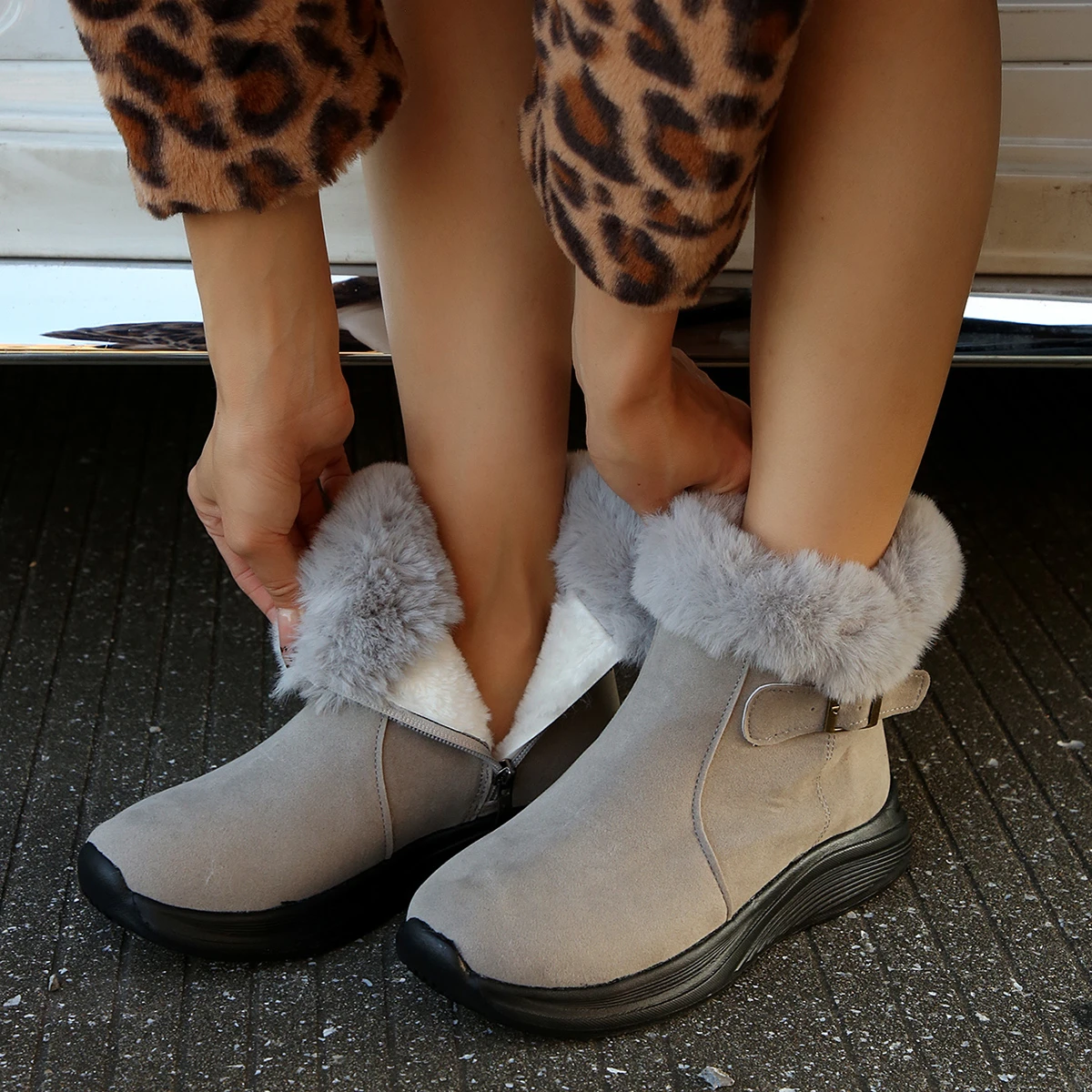 2026 Winter Neue Mode Damenstiefel Verdickte Warme Baumwollschuhe Wildleder Dickbesohlte Rutschfeste Damen-Sneaker Lässige Schneestiefel – Detail 22