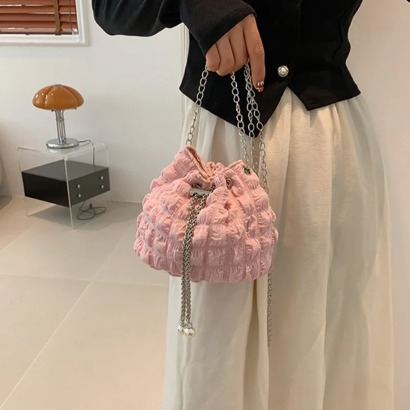 Bolsa crossbody plissada acolchoada para mulheres, bolsa de ombro, bolsa fofa, inverno, balde, casual, bolsas, corrente, saco de compras