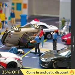 Kicarmod 1/64 Scale Model Figurine Collectible Doll  Policeman Caught Thief Exquisite Figure for Fans in Scale Diecast Model Car