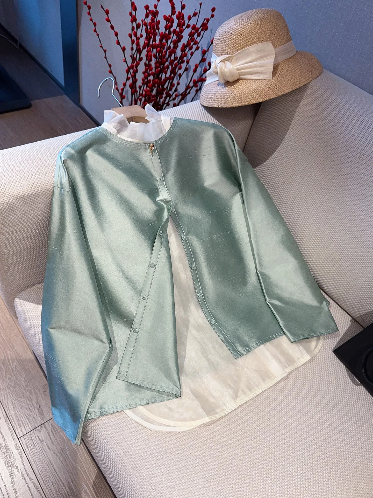 

Elegant Thin Silk Long Sleeve Outerwear for Women Simple Yet New Chinese Style Spring Fashion Casual Loose Fit Top