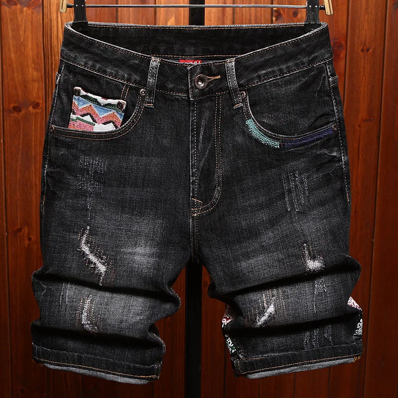 High end ripped patch denim shorts for men, 2025 summer embroidered printed straight leg slim fit gray black five quarter pants