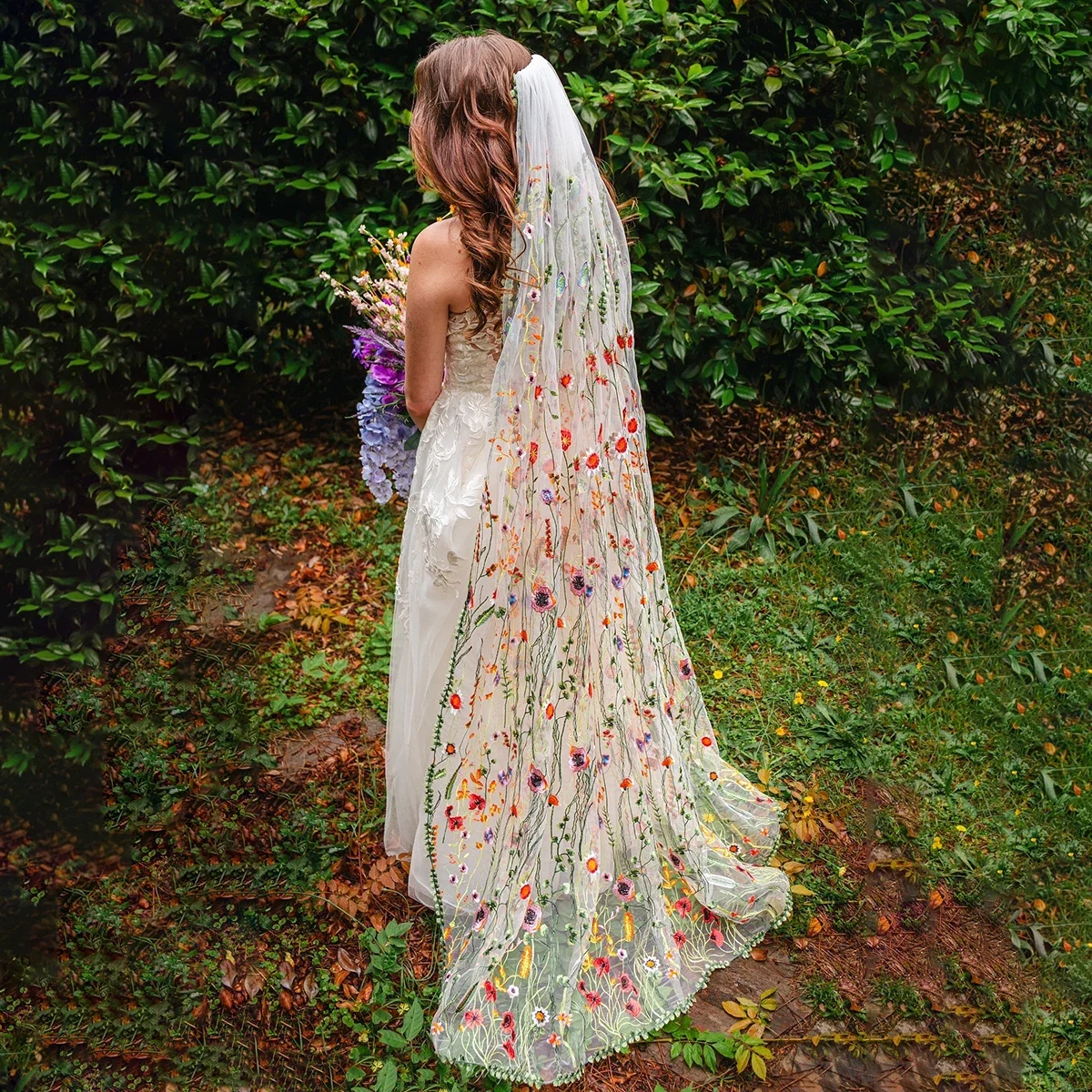 

Romantic Colorful Veils For Bride Embroidery Lace Non-Traditional Customized Wedding Veil Flowers Bridal Headpiece with Comb