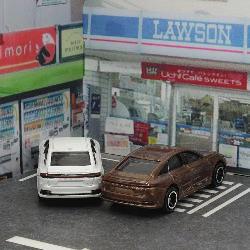 Takara Tomy Tomica No.62 Toyota Crown Sedan First Press Diecast Alloy Vehicle Static Replica Hobby Collection Home Ornament