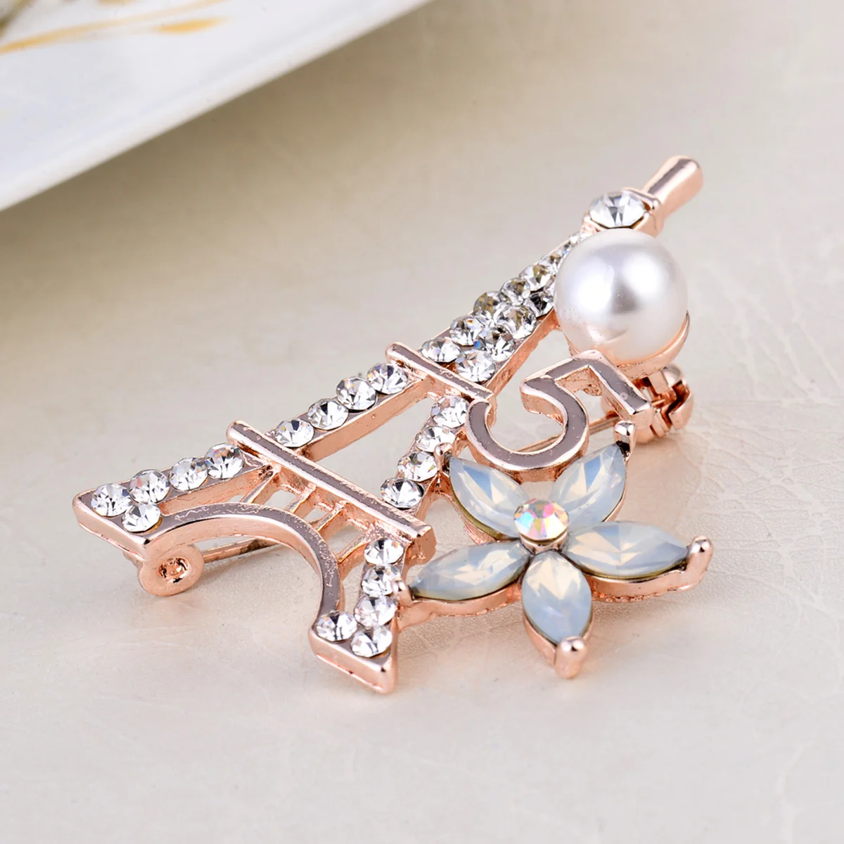 

Stylish Tower Brooch for Women Rhinestone Pearl Embellished Breastpin Elegant Accessory Matching Sweater Hat Shirt Bag Party