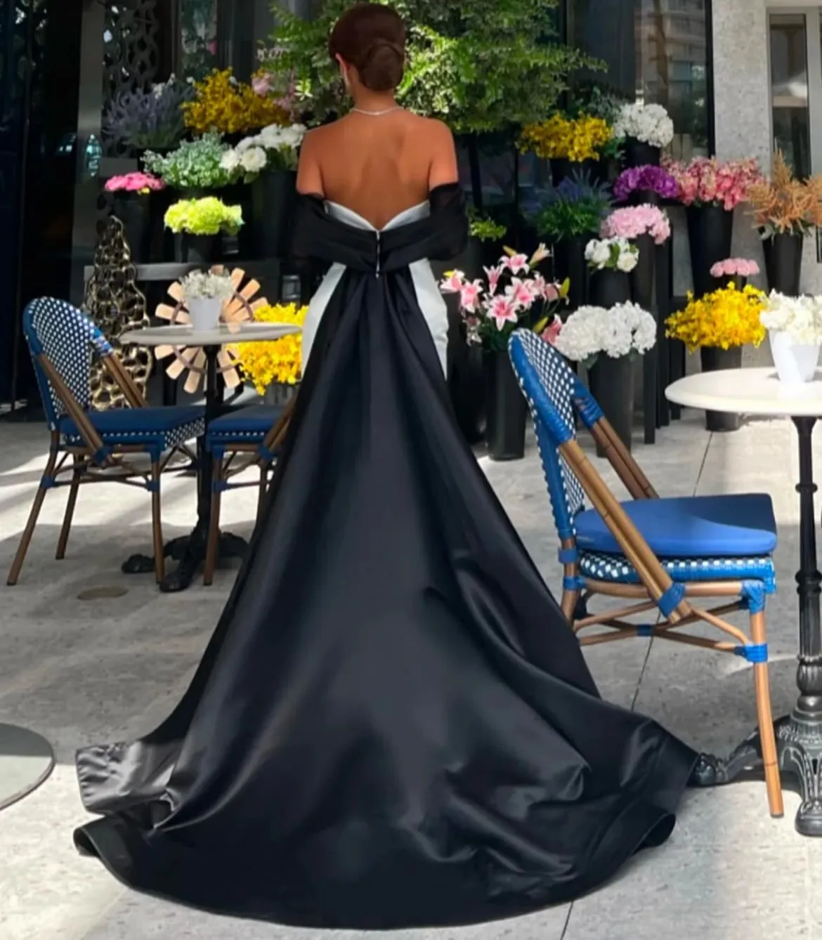 ชุดราตรีออกงานทรงเอไลน์สีดำหรูหราแบบสั่งตัดสำหรับผู้หญิง ยาวกรอมพื้น เหมาะสำหรับงานพิธีการหรืองานเลี้ยงพิเศษในซาอุดิอาระเบีย