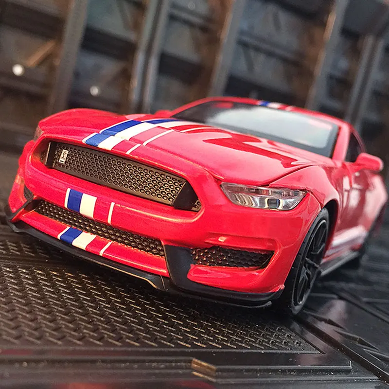 1:32 Ford Shelby GT350 modello di auto sportiva in lega Diecast e veicoli giocattolo modello di auto giocattolo in metallo collezione di simulazione regalo per bambini