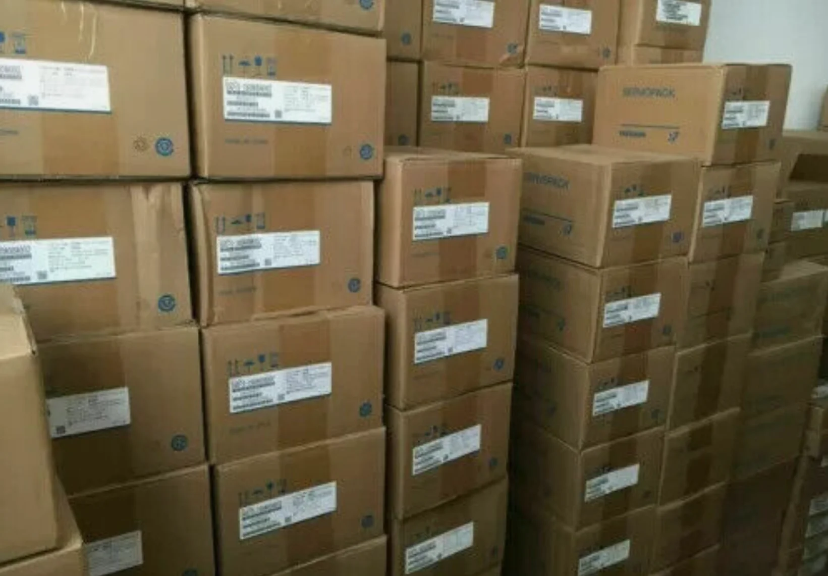 SGMPS-15ACA6C-E Brand New Servo Motor，SGMPS 15ACA6C E，Fast shipping