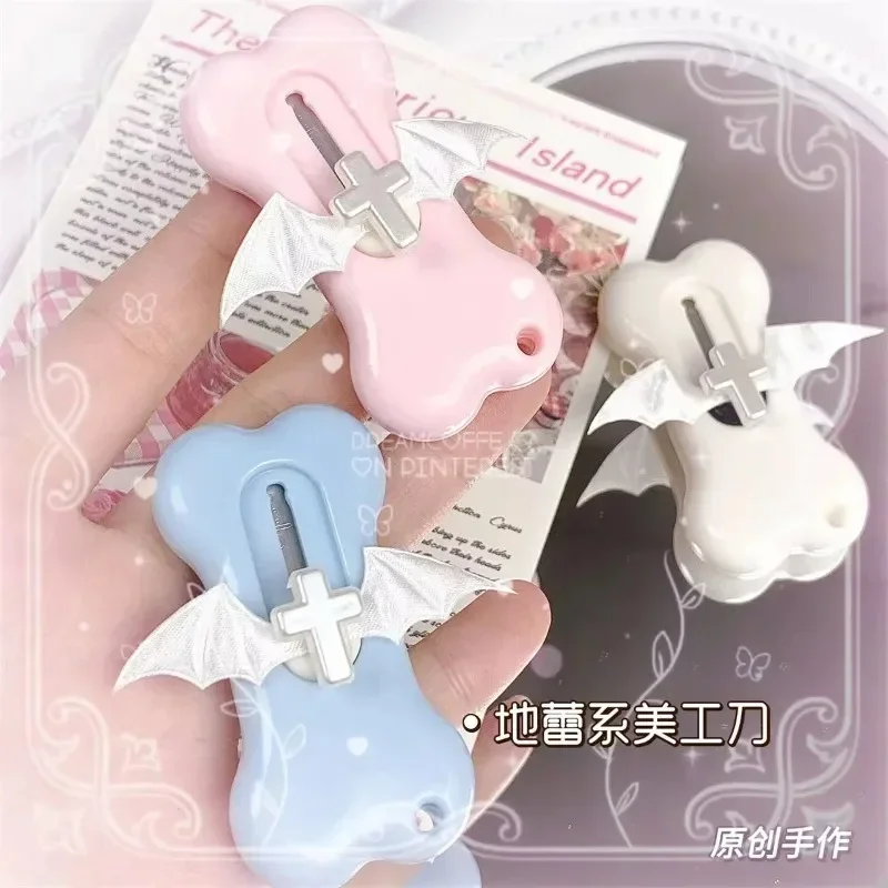 Mini Portátil Kawaii Coreano Asas Faca Utilitária, Bonito Estilo Y2K Box Cutter, Criativo Adorável Cortador De Papel, Suprimentos De Estudante, 1 Pc