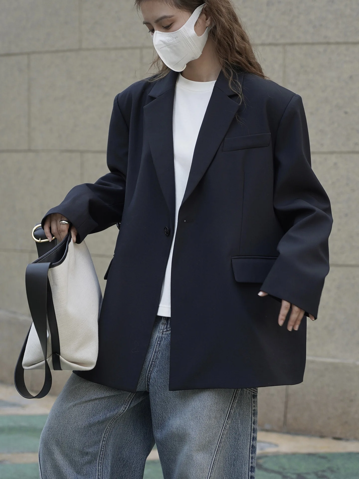 تصميم عصري على الطراز الكوري الجديد للشتاء مع فتحة مائلة وفتحة خلفية، بدلة فضفاضة مناسبة، سترة تنحيف للنساء