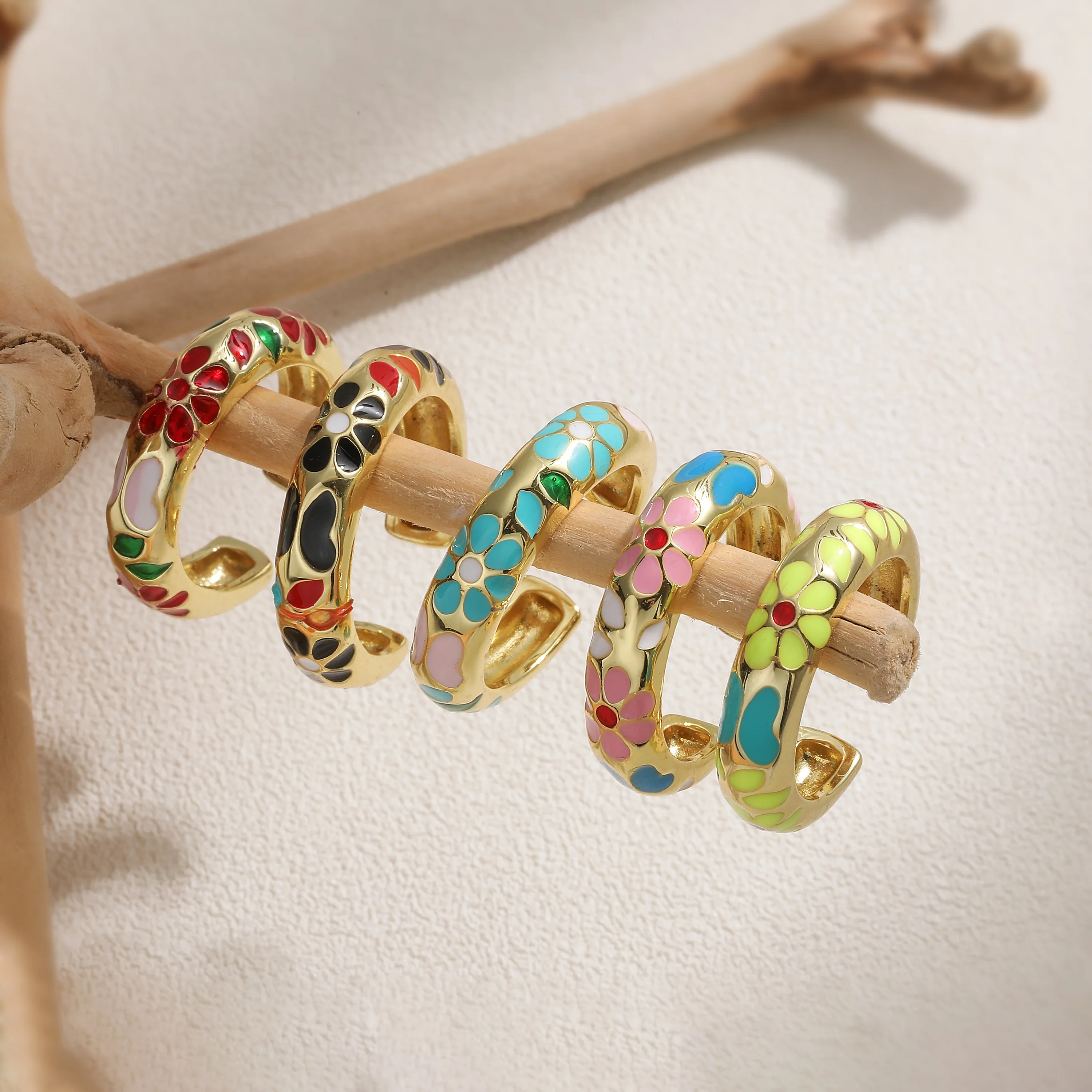 HECHENG Enamel Drip Glaze Flower Pattern Bohemian-Style Ring for Women of Sweet and Romantic Jewelry 1 Piece