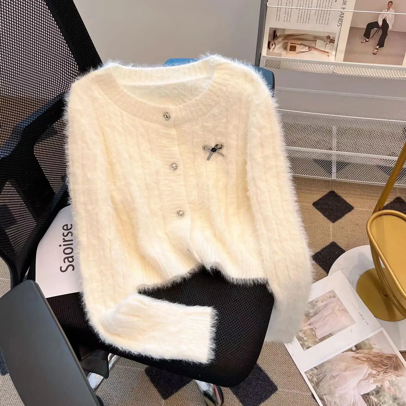 

Весенне-осенний короткий свитер с бантом и декором в Корейском нежном стиле, синяя вязаная рубашка, женский однобортный топ с круглым вырезом и длинными рукавами