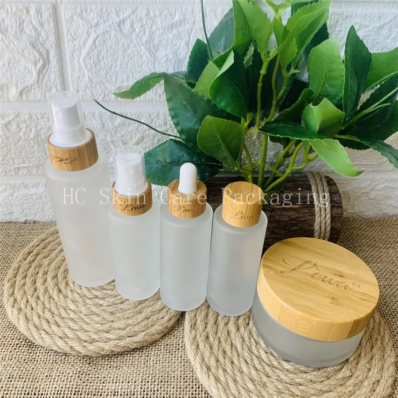 

Engraving Logo Frosted Glass Bottles for Cosmetics Bottles with Bamboo Lid Covered spray bottle mist lotion bottles with pump