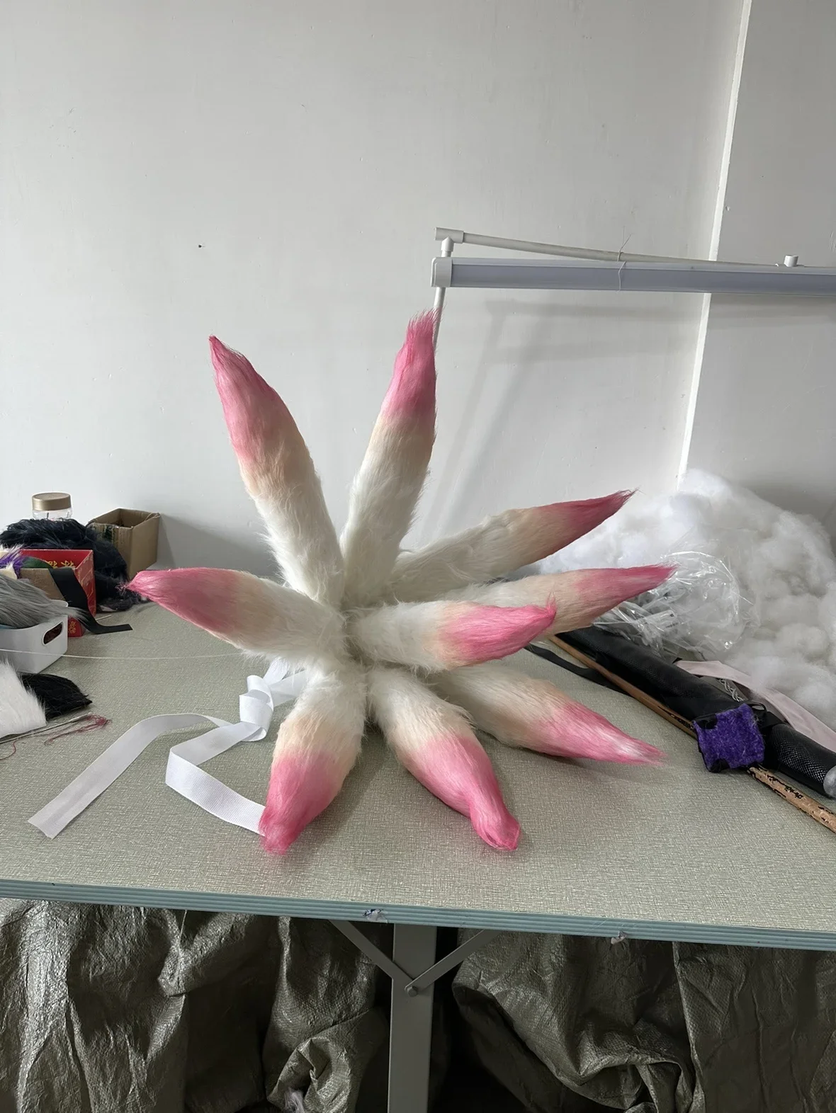 La coda della volpe a nove code Miracolo Cuore caldo Luna Coda di volpe Prestazioni per bambini Cosplay Prop Appendere la coda in vita