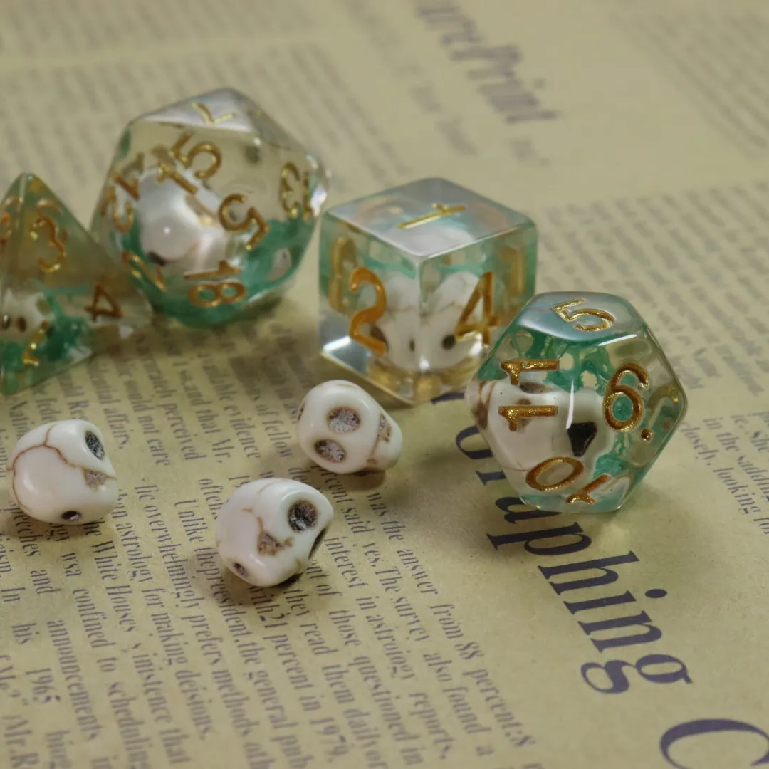 7-Piece Board Game Resin Dice Pack with Ghost Skull Head Dice, Halloween Fun Cartoon Dice, Role-Playing Game Enthusiasts' Gift