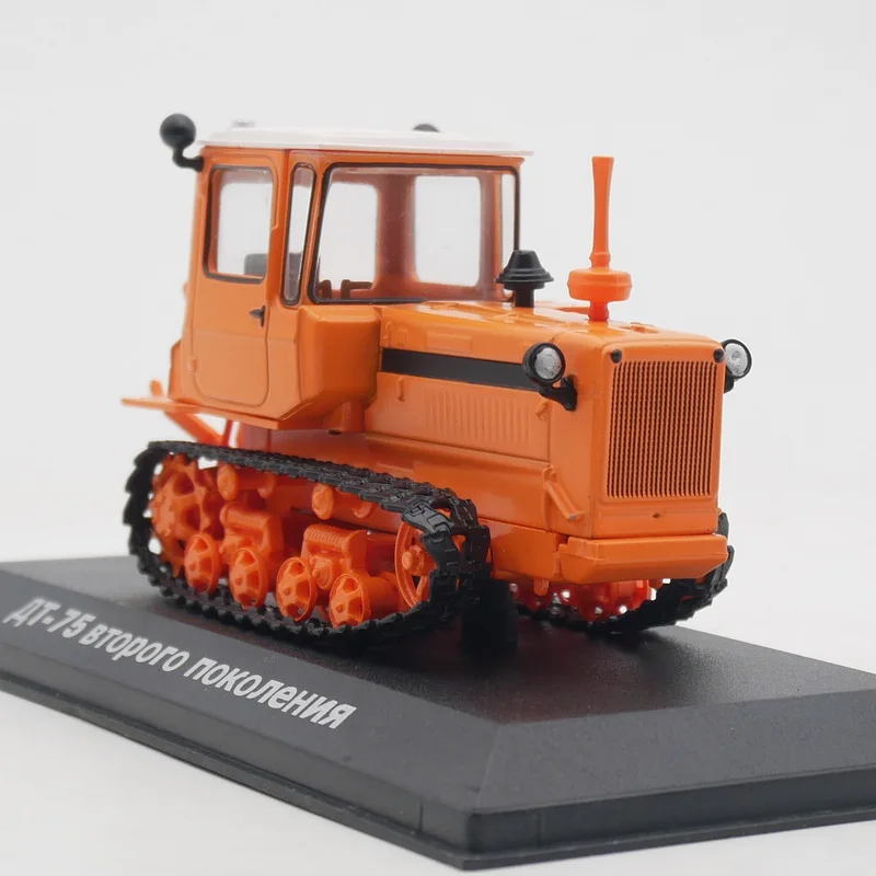 

1:43 Scale DT-75 Soviet Crawler Tractor Simulation Alloy Car Model Static Display Collectible Toy Gift Souvenir Decoration