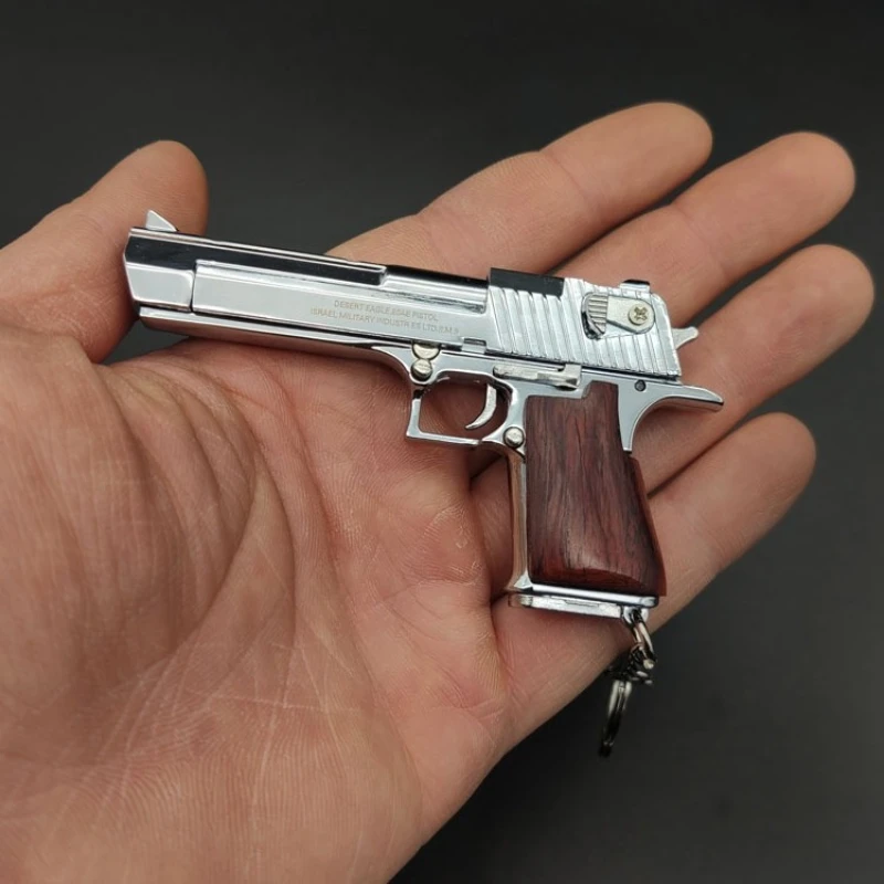 New 1:3 Mini Desert Eagle Wooden Handle 9cm Metal Gun Model Keychain Pendant Military Fans Collectible Men's Gift - Image 4