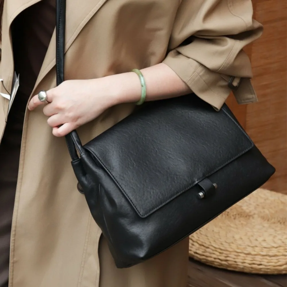 

Simple and Fashionable 2026 New Cowhide Crossbody Shoulder Handbag Large Capacity Niche Commuter Women's Unique Versatile