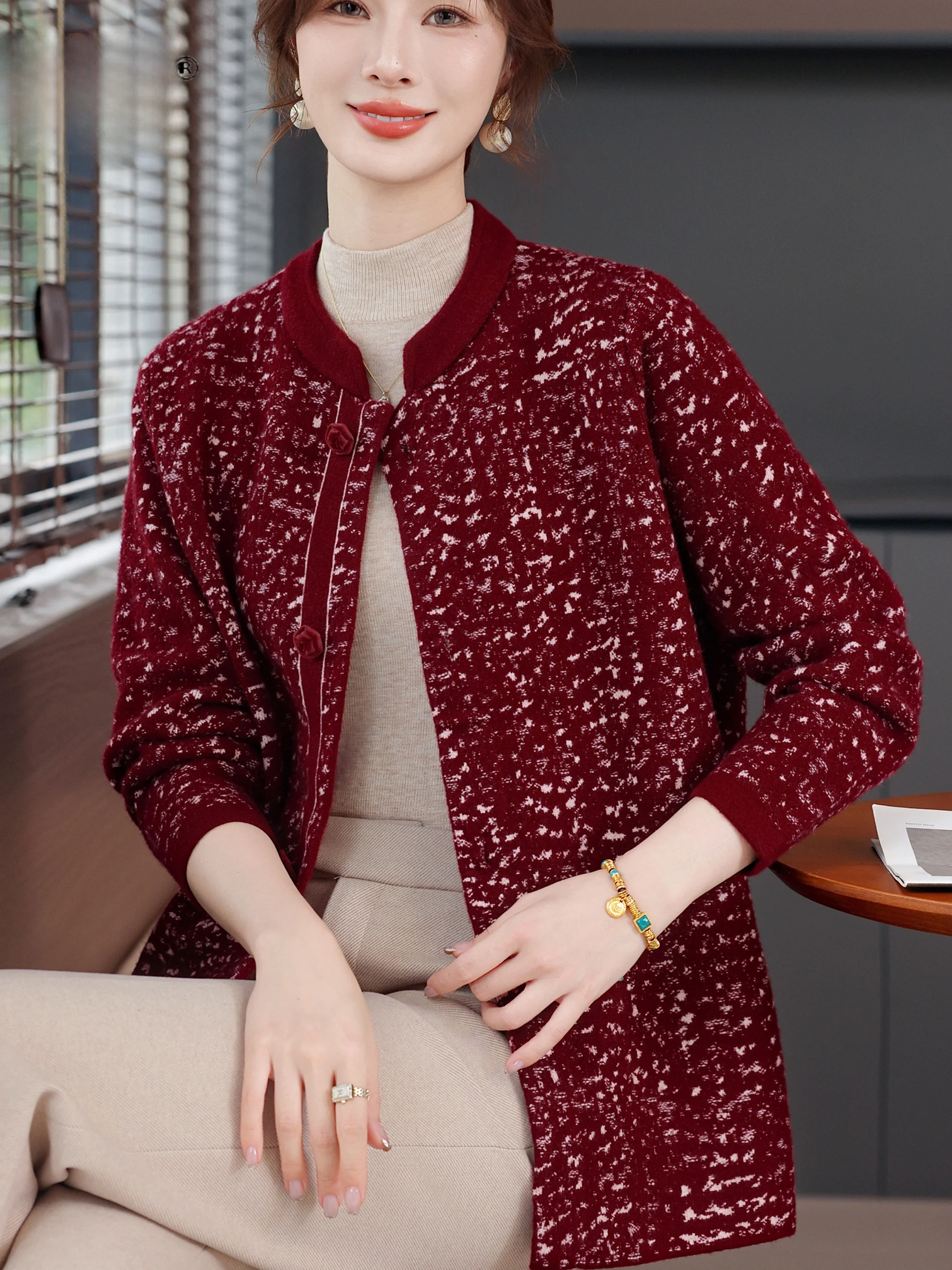 

Новый осенне-зимний вязаный кардиган Thiened для женщин среднего возраста и ly, длинный теплый топ в китайском стиле