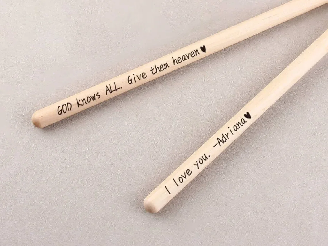 パーソナライズされた彫刻入り木製5Aドラムスティック、ドラマ - Drum Stick 5A のレビューと価格