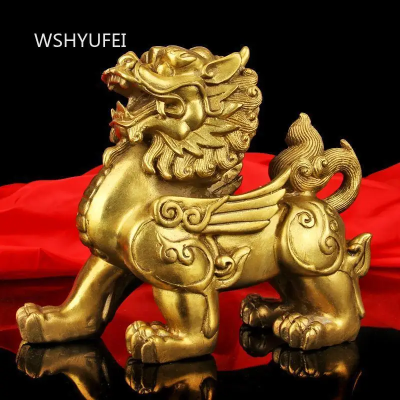 Vintage Copper Pixiu Figurine Detailed Engraved Winged Beast Statue Oriental Feng Shui Tabletop Decoration Office Living Room