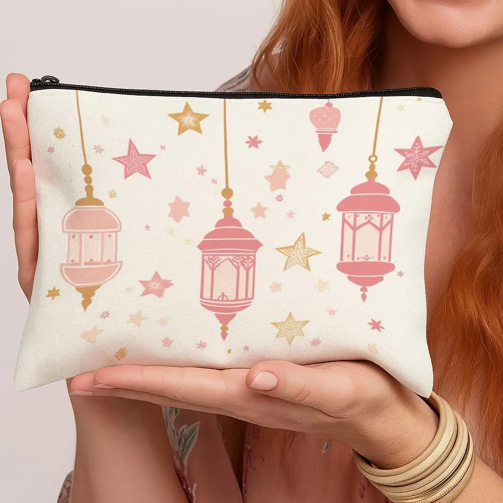 

Многофункциональная желтая косметичка-органайзер с подвесными фонариками и звездами в стиле Рамадан Карим, пенал