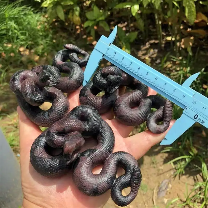 Natural Garnet Snake Carving Flashing Crystals Beautiful Gemstone For Home Decoration Collection Gift 1PCS