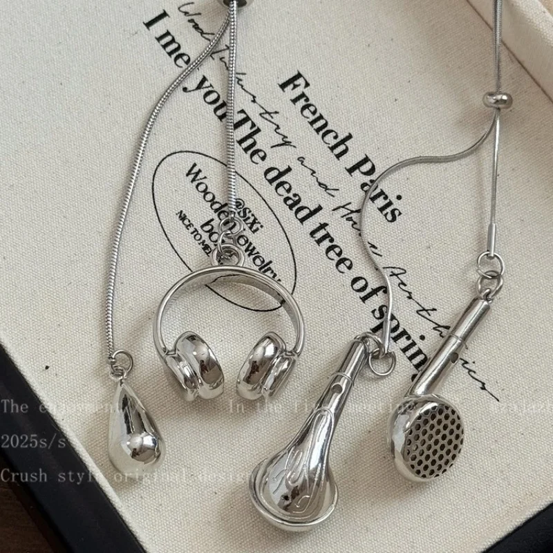 Creative Desiged Slide Earphone Pendant Necklace For Women Unisex Trendy Headphones Dangle Sweater Chain Casual Party Accessory