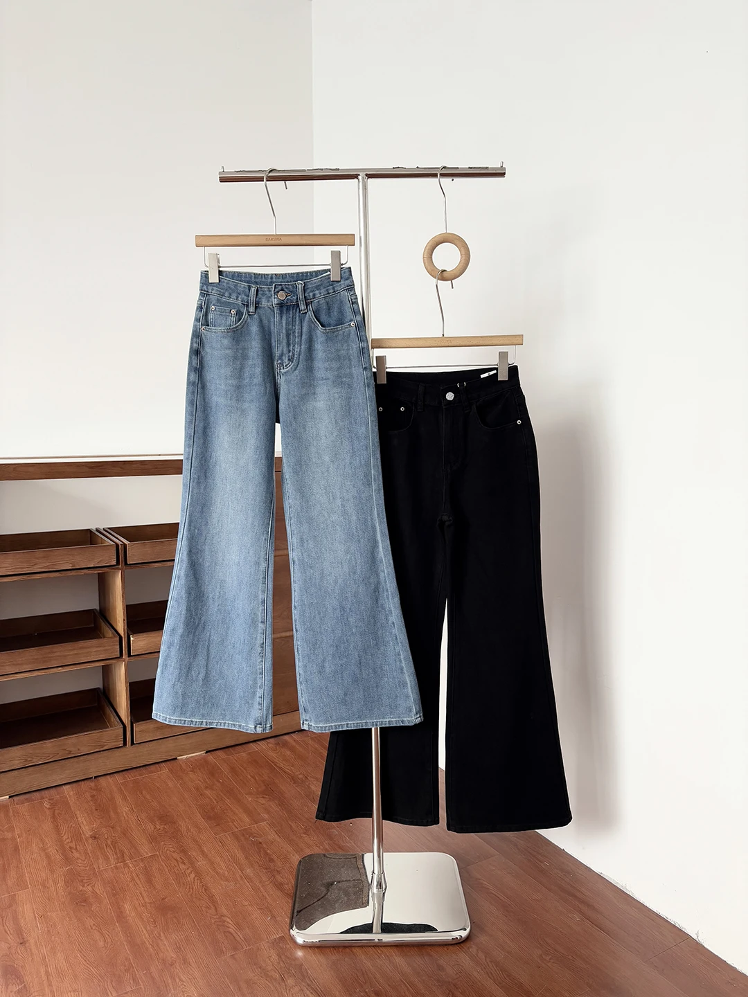 

High Waist Slim Fit Micro Flare Jeans Women's Spring 2026 New Hong Kong Style Chic Lengthening Leg Effect Versatile Long Pants