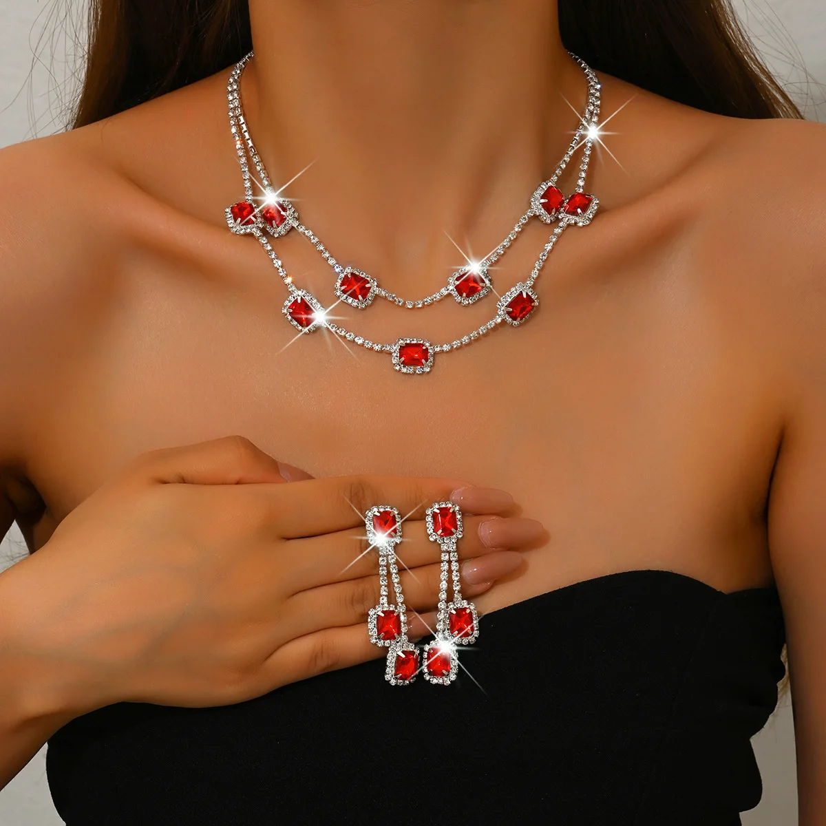 1 Set of Jewelry Includes (1 Pair of Earrings + 1 Necklace) with Diamond-Encrusted Zircon Square Tassel Earrings, Palace-Style Earrings and Necklace, Light Luxury Wedding Jewelry, Suitable for Women's Daily Gatherings, Parties, Holiday Travel, and as a Holiday Gift for Wife