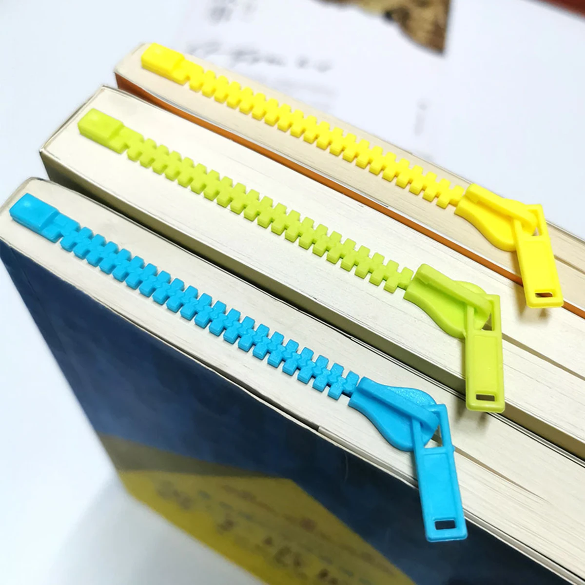 Creative Zipper Bookmark - Dual-Function Organizer with Divided Pages for Easy Note-Taking and Marking - Ideal for Reading