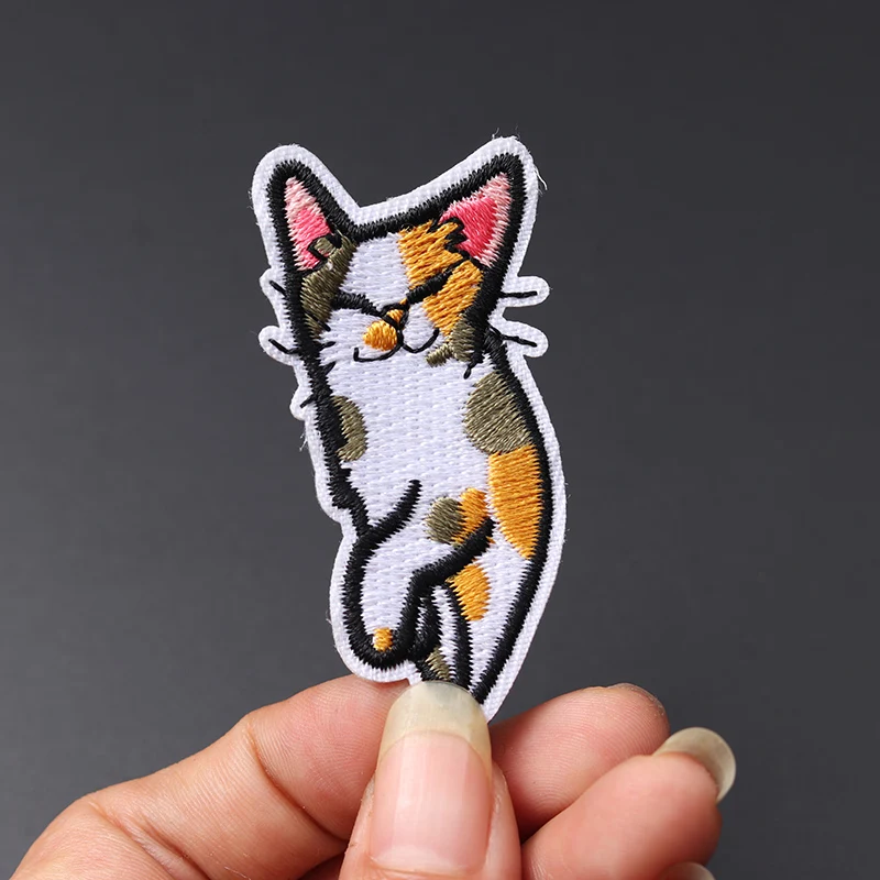 Spotted Cat Size: 6.3x3cm patches Cloth Cartoon animals Embroidered Applique Sewing Clothes Apparel Accessories