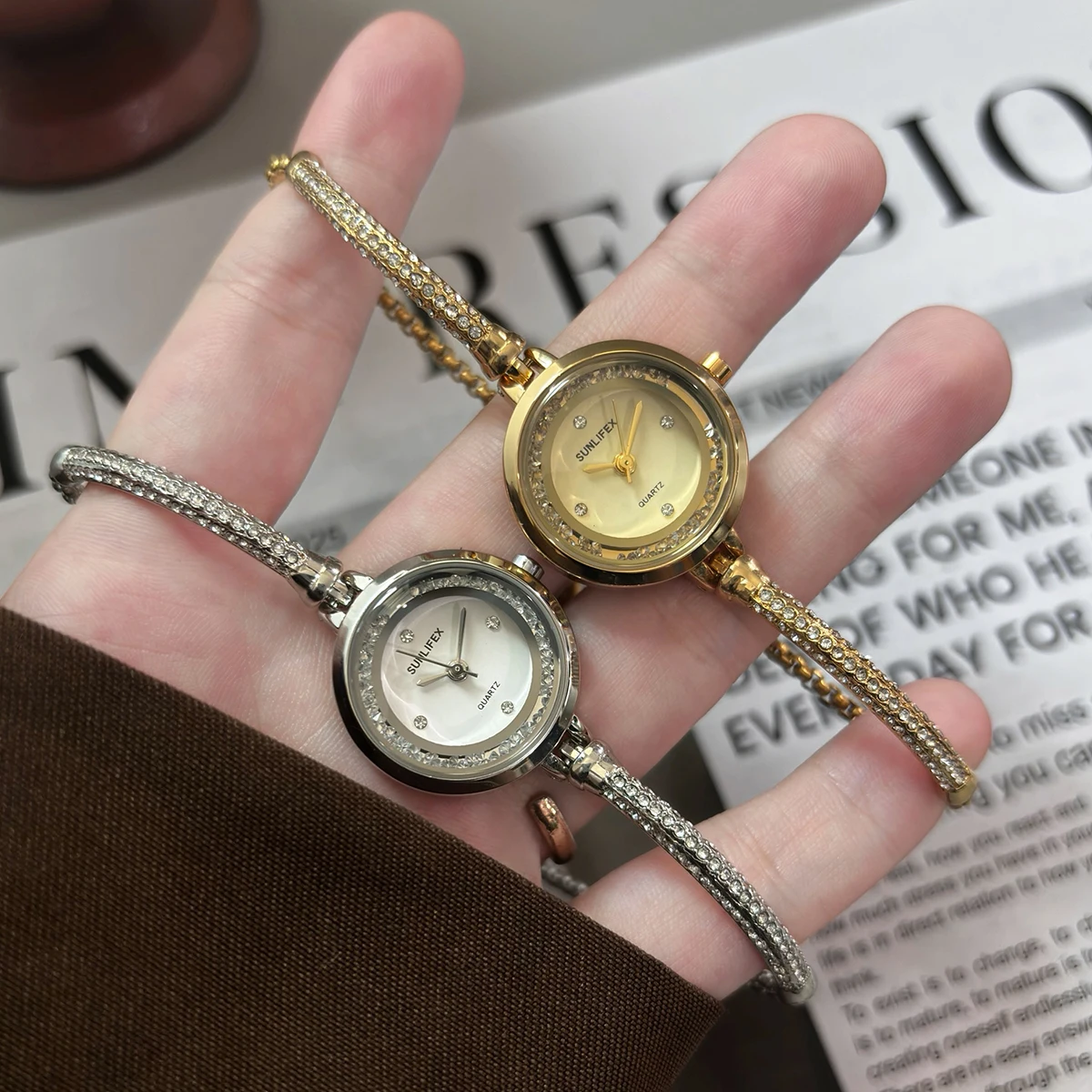 Orologio da donna con strass di lusso Orologio da donna con cinturino in oro pregiato per bracciale regolabile Orologio da polso femminile Orologio da donna Relojes