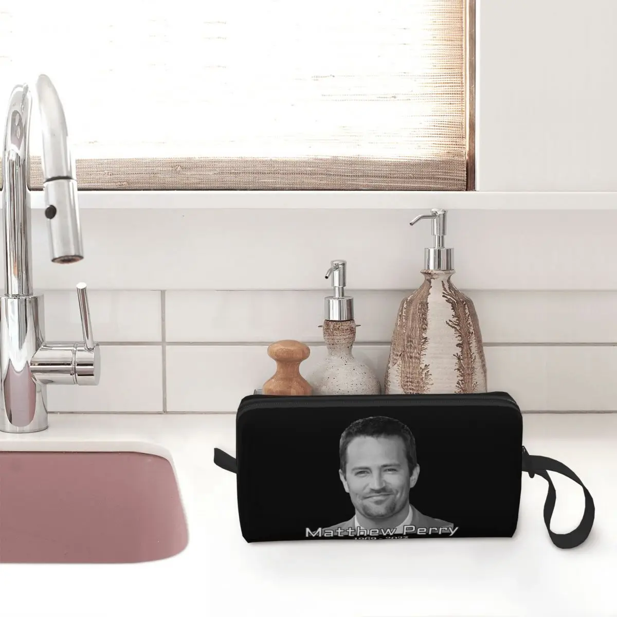 Rip Matthew Perry 1969 2023 Cosmetic Bag for Women Makeup Bags Travel Daily Toiletry Bag Organizer Pouch