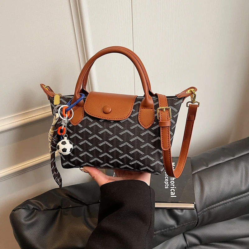 

Модная женская сумка через плечо с кожаной отделкой и большой вместительностью для делового стиля