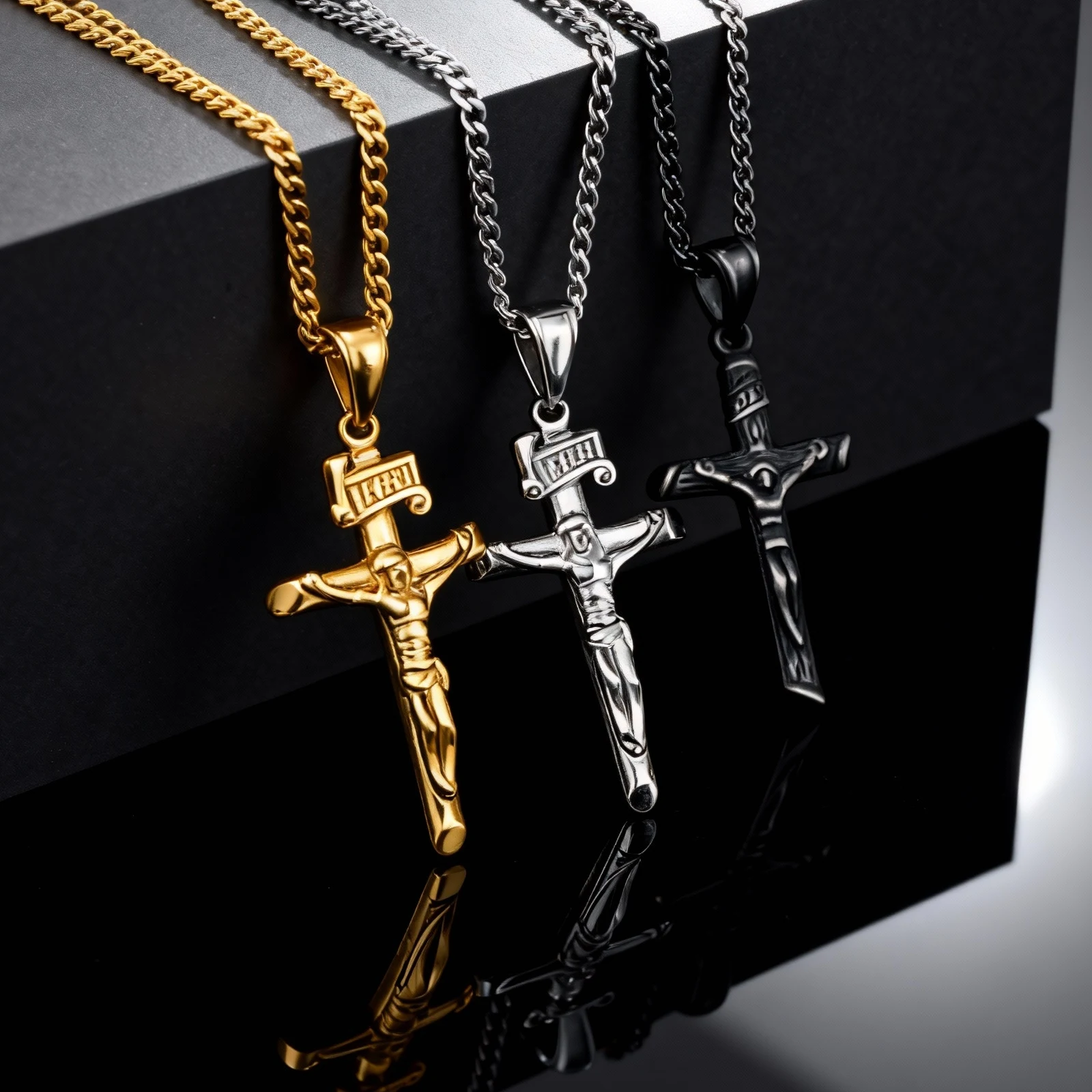 Wasserdichte katholische Kreuz-Halskette für Männer, Kruzifix-Anhänger aus Edelstahl mit 60 cm kubanischer Kette, religiöses Schmuckgeschenk – Detail 3