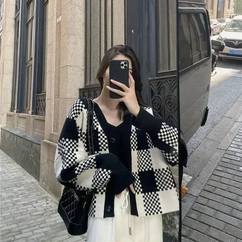 Cardigan coat 2024 sweater women wear small fragrant black and white check loose short knitted cardigan sweater female coat