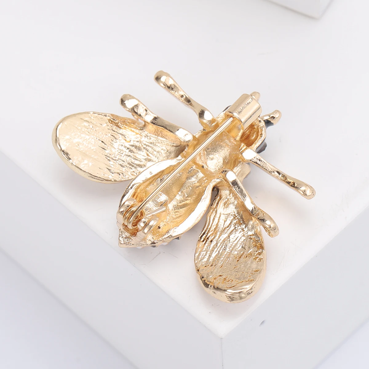 Enamel Bee Brooches for Women Unisex Trendy bees Insect Pin Office Party Friend Gifts Accessories