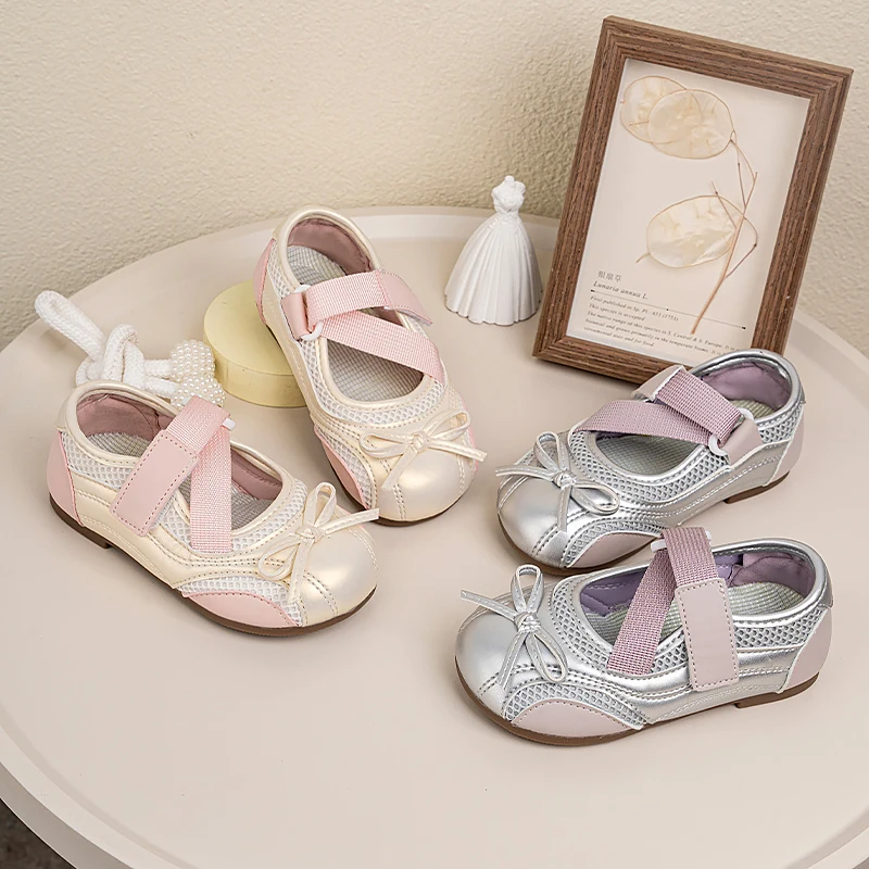 女の子用バレエフラットシューズ、メッシュ素材、子供用メリージェーンシューズ、蝶結び付き、柔らかいソール、キッズプリンセスドレスシューズ、滑り止め、通気性あり
