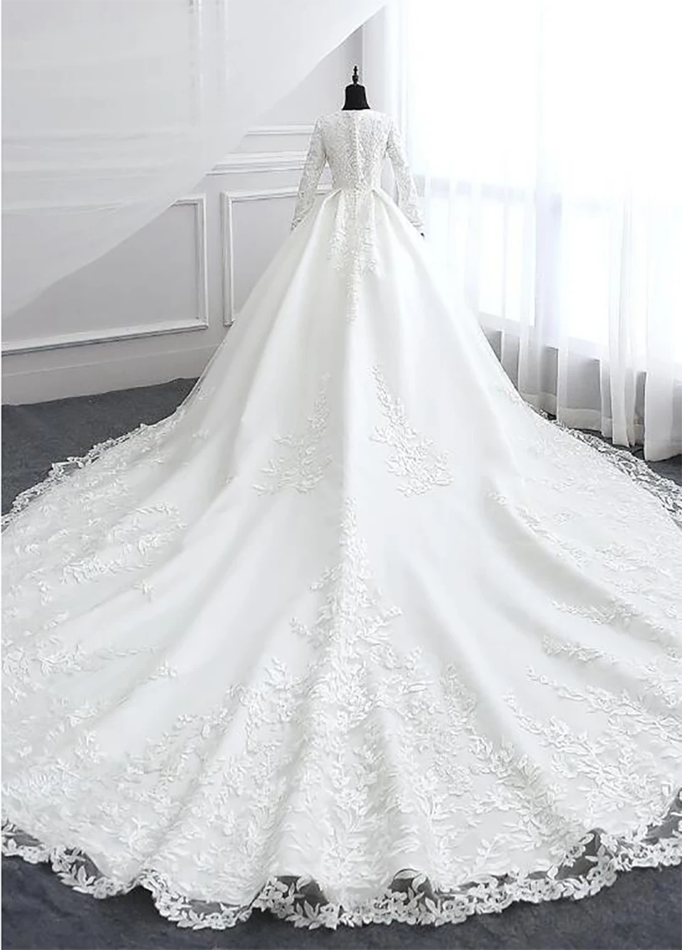 2026 Modest Muslim Long Sleeves Ball Gown Wedding Dress Satin O-Neck Lace Appliques Zipper Back Bridal Gowns Vestidos De Novia
