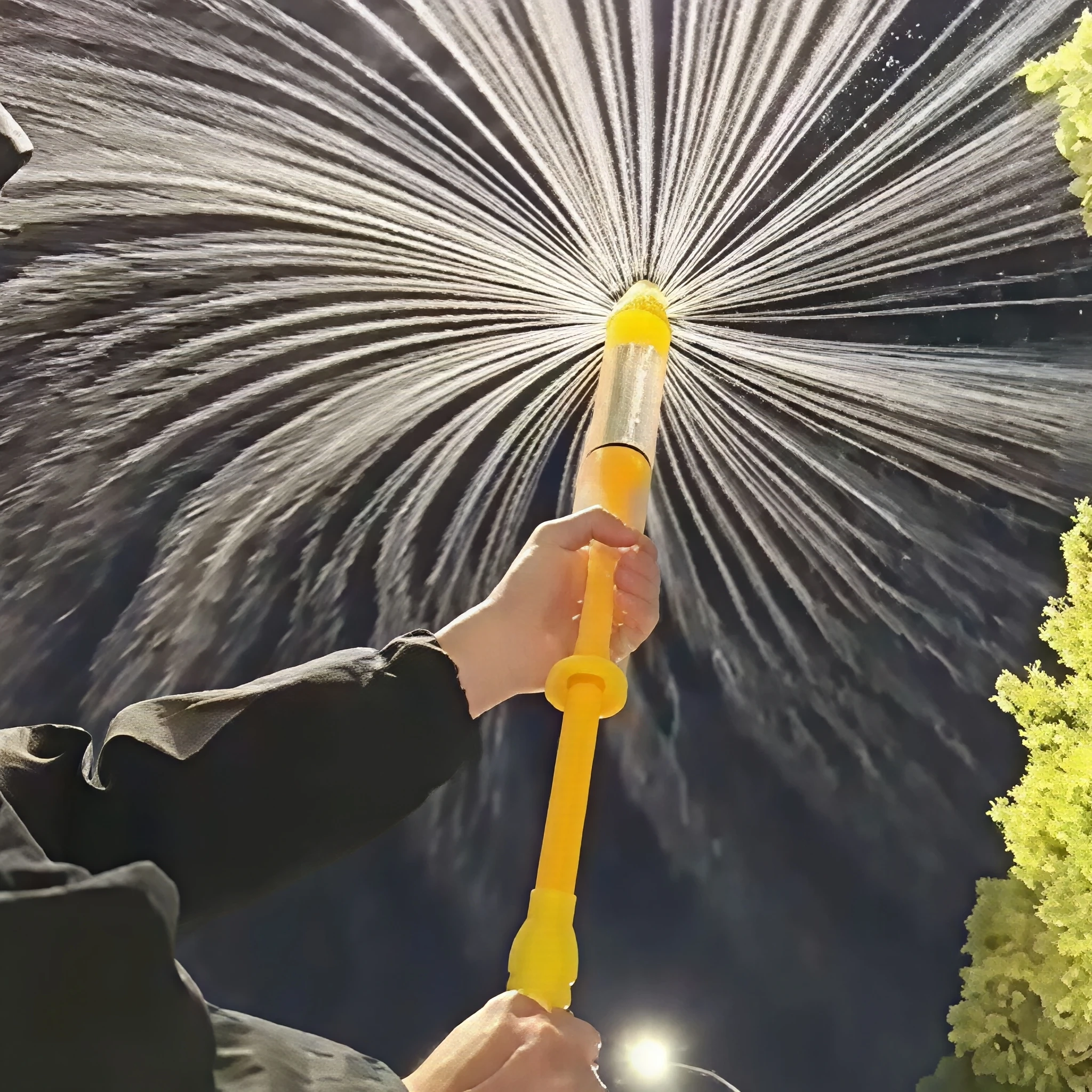 Sprühwasser-Rückzieh-Wasserpistole, geeignet für Outdoor-Schwimmbad- und Strandpartys, interaktives Wassersprühspielzeug