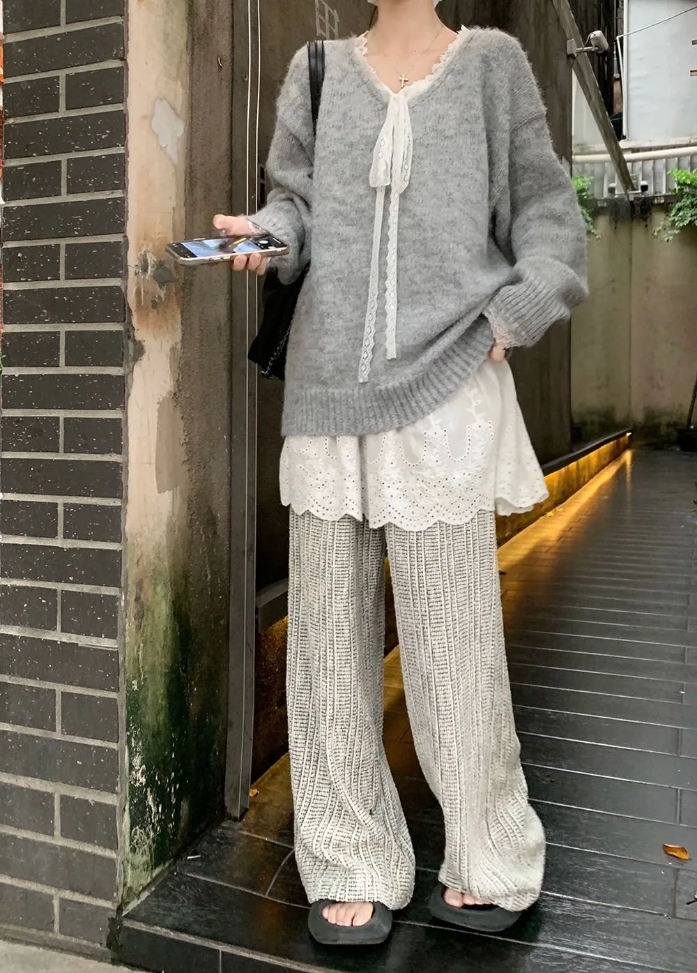 Robe d'été en dentelle blanche transparente pour femmes, Mini robe courte sans manches avec nœud papillon sur le devant, jolie robe coréenne superposée une pièce