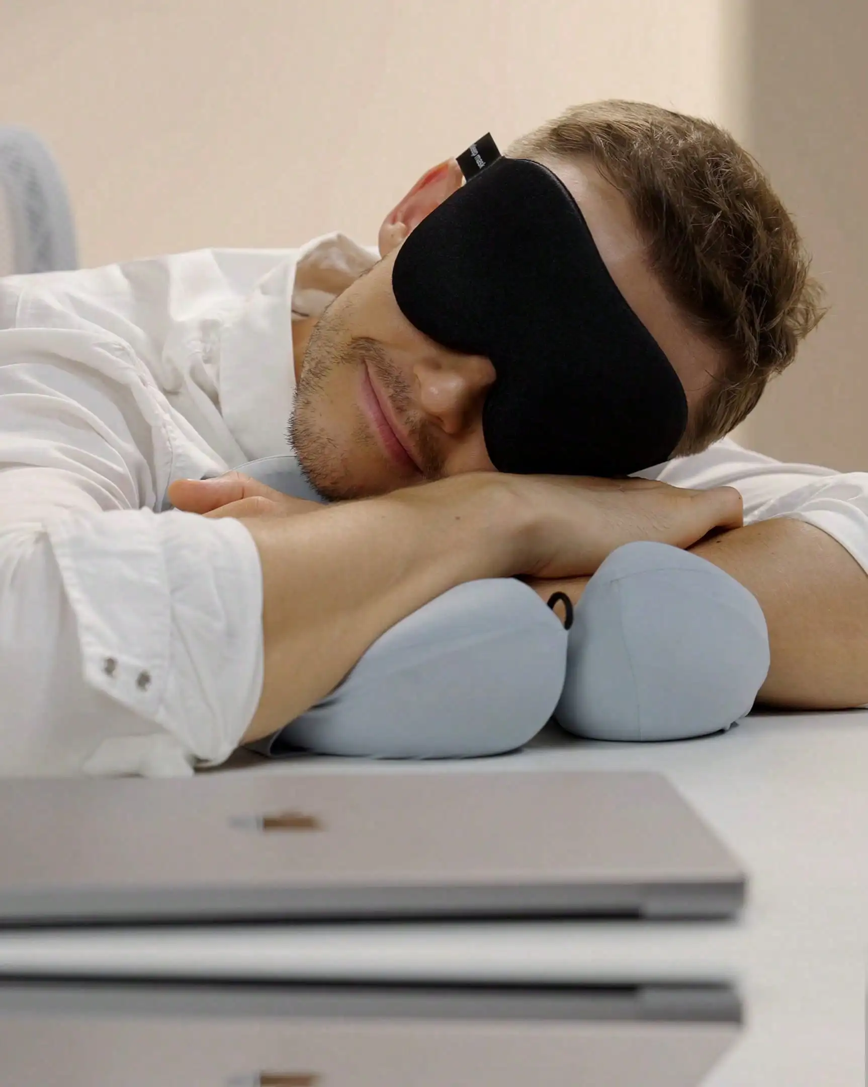 

Professional 3D Contoured Sleep Eye Mask Pressure Free Ergonomic Blackout Blindfold Adjustable Fit For Women Men Ideal For Nap Travel And Flight