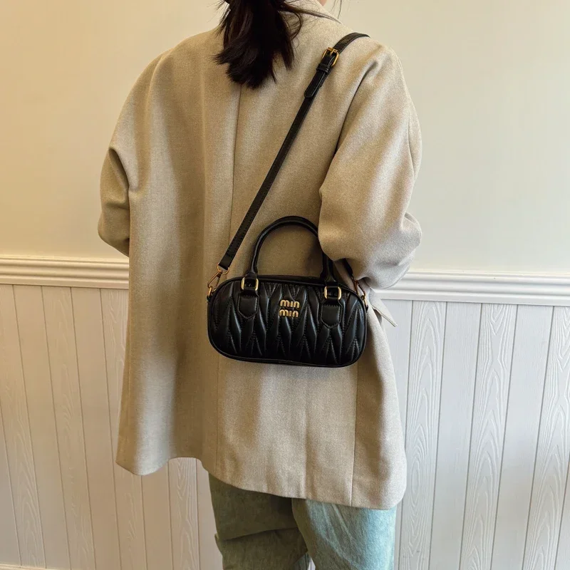 

Vintage Casual Letter Logo Diaper Bag Minimalist Trendy Leather Crossbody Bag Large Capacity For Women Elegant Commuter