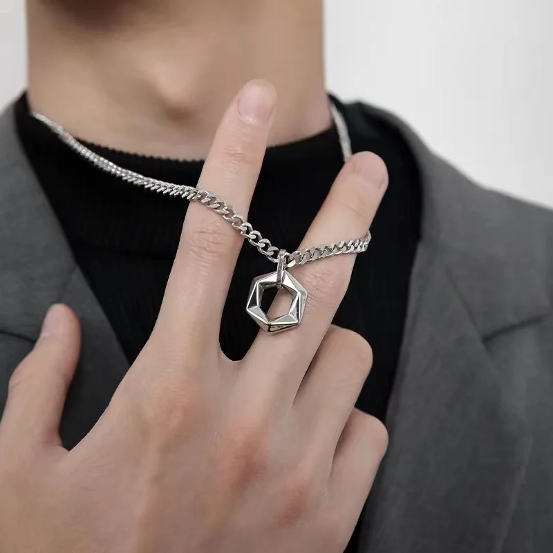 Techno Kette – Der perfekte Schmuck für Streetwear, Clubs und alltägliche Akzentuierung?